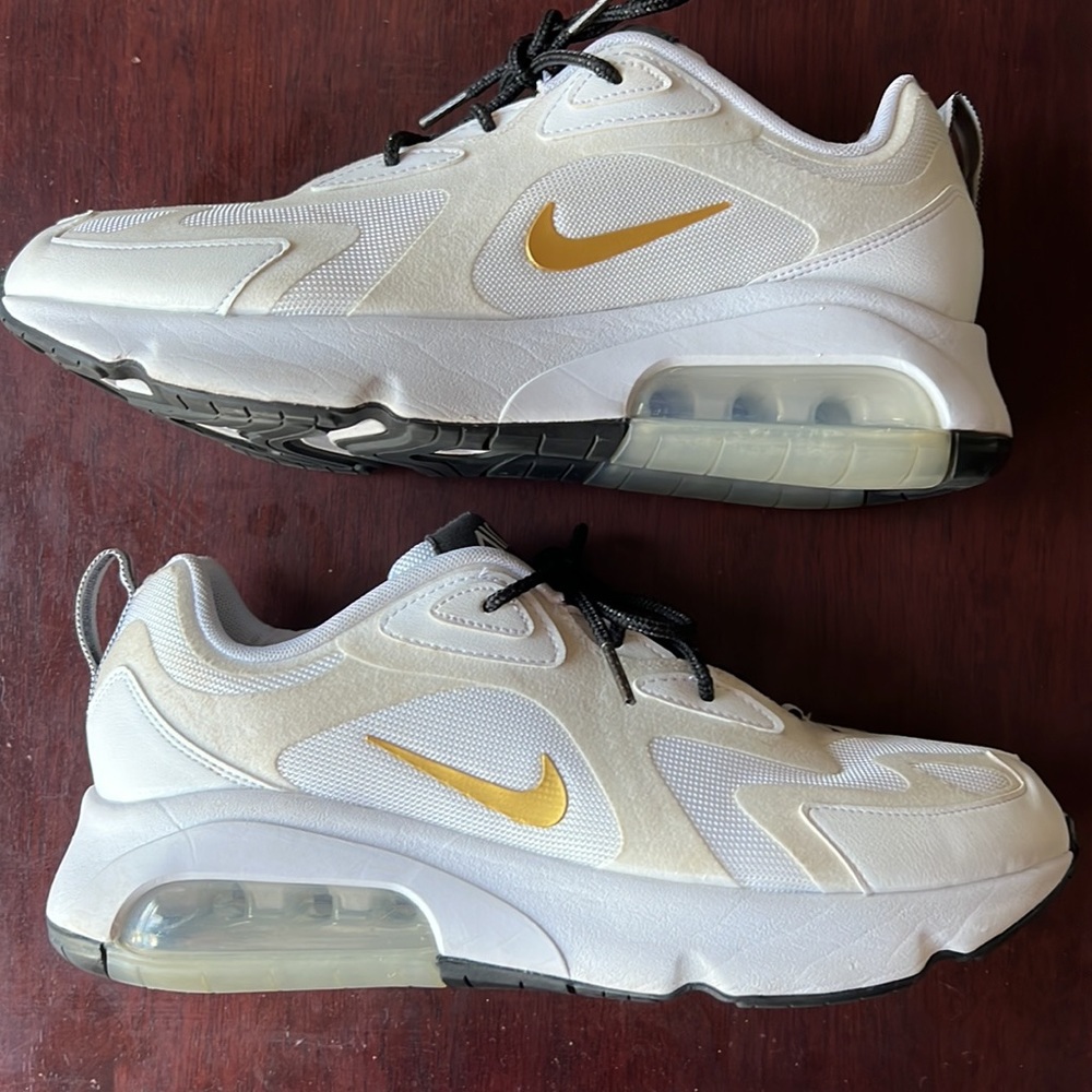 nike air 70 black and gold